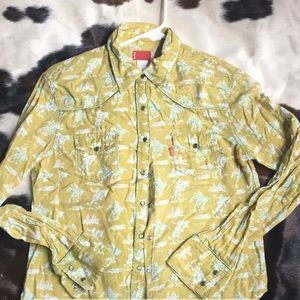 Levi’s womens pearl snap large western print